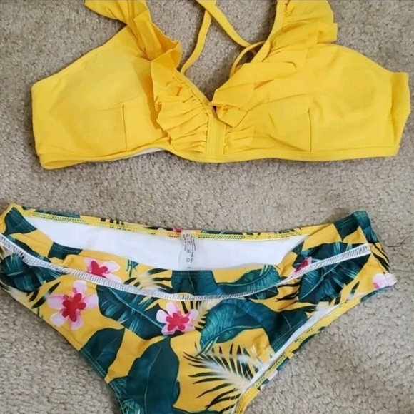 NEW Yellow Ruffle Bikini Top with Floral Bottom - Picture 12 of 12